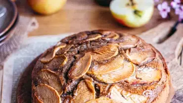 Ceci est une photographie de gâteau aux pommes sans gluten ni lactose-zenglutenfree