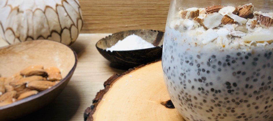 Ceci est une photographie de pudding de chia à la noix de coco-zenglutenfree