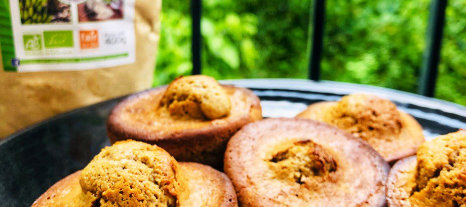 Ceci est une photographie de muffins a la farine de banane verte