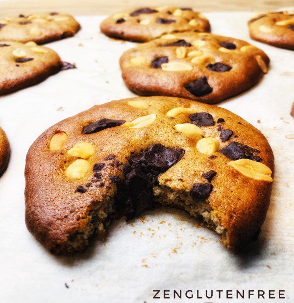 Ceci est une photographie de Cookies moelleux chocolat cacahuètes sans gluten et sans lactose-zenglutenfree