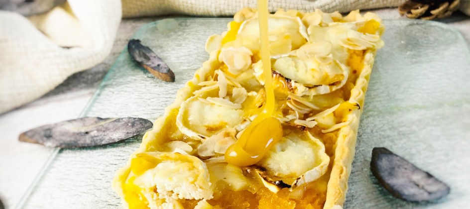 Ceci est une photographie de tarte salée butternut chèvre miel-zenglutenfree