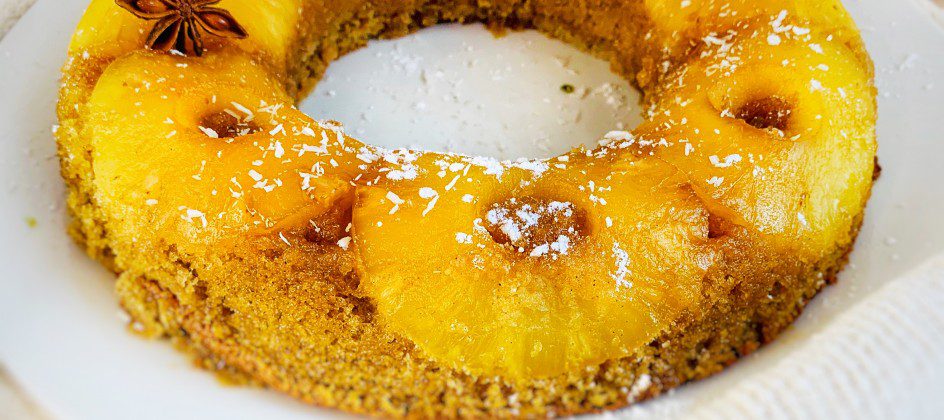 Ceci est une photographie de gâteau à l'ananas sans gluten et sans lactose-zenglutenfree