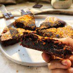 Fondant au chocolat sans gluten vegan fondant au coeur avec yaourt végétal poudre d'amande et amandes concassées