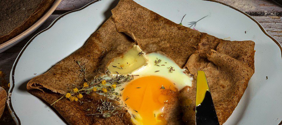 Ceci est une photographie de crêpes salées sans gluten et sans lactose-zenglutenfree