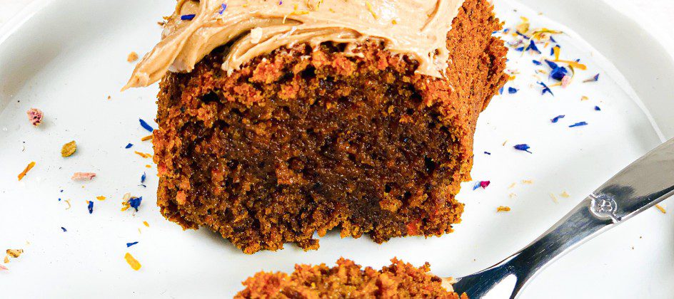 Ceci est une photographie de carrot cake à la noisette sans gluten-zenglutenfree