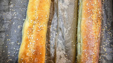 Ceci est une photographie de baguettes de pain -zenglutenfree