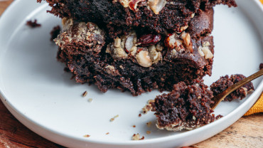 Ceci est une photographie de brownie fondant au chocolat sans gluten et sans lactose-zenglutenfree