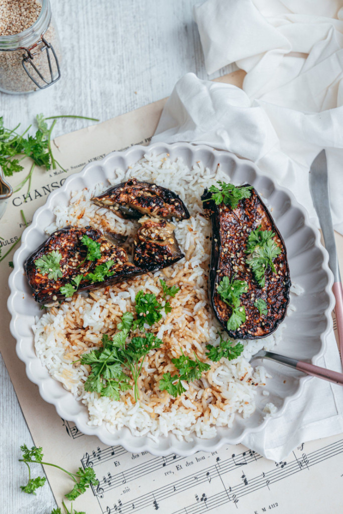 Ceci est une photographie de aubergines rôties à la japonaise, recette végétale et sans gluten-zenglutenfree