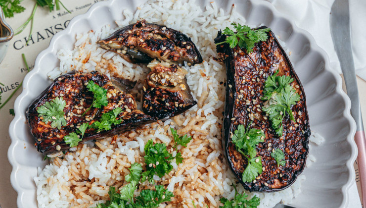 Ceci est une photographie de aubergines rôties à la japonaise, recette végétale et sans gluten-zenglutenfree