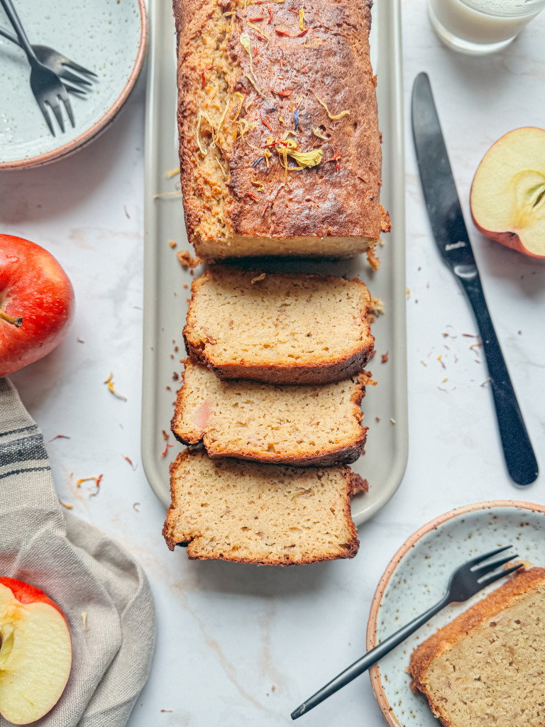 Gâteau aux pommes sans gluten sans lactose moelleux à la farine de pois chiche et riz