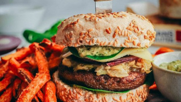Ceci est une photographie de burger végétarien et sans gluten -zenglutenfree