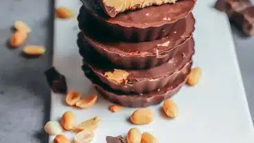 Ceci est une photographie de Bouchées gourmandes chocolat-cacahuètes-zenglutenfree