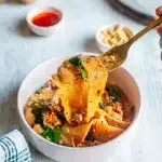 Nouilles de feuilles de riz à la sauce cacahuète sans gluten et tamari