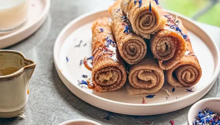 Ceci est une photographie de Photo d'une délicieuse recette de crêpes sans gluten aux flocons d'avoine sans gluten